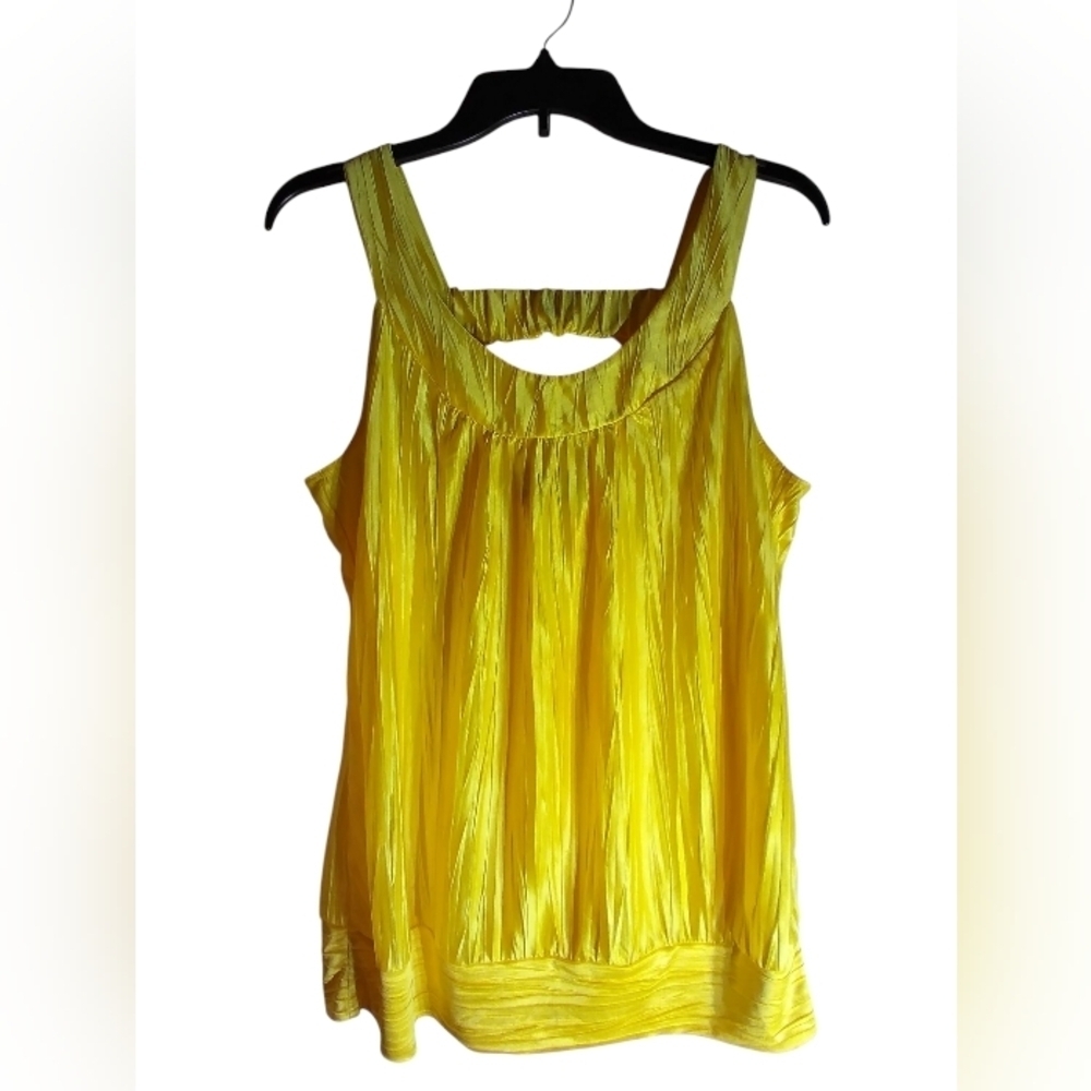 Iz Yellow Sleeveless Women's Top Size 1X Flowy Beachy Vacation Minimalist Party